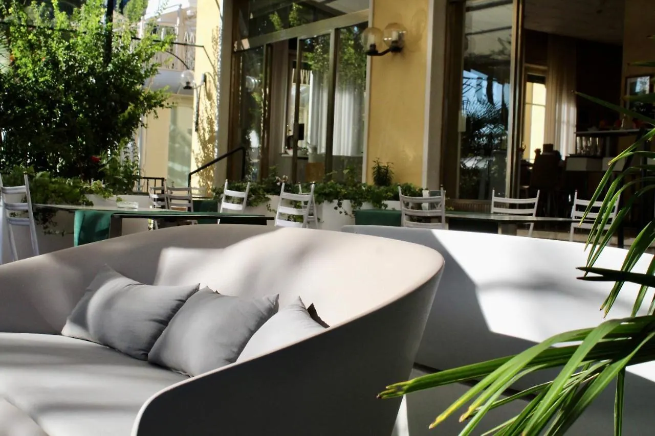 Hotel Tre Corone Garda  3*, Garda (Verona)
