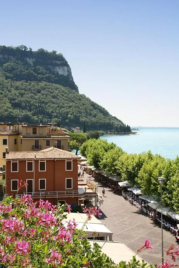 Hotel Tre Corone Garda  Garda (Verona)